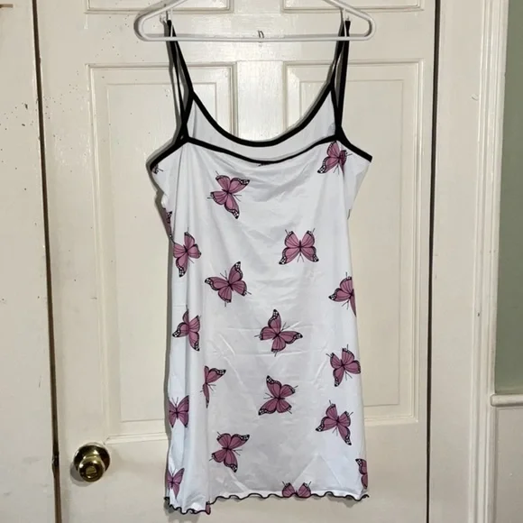 Women’s White XL nightgown with Pinkish purple Butterflies - Picture 4 of 6